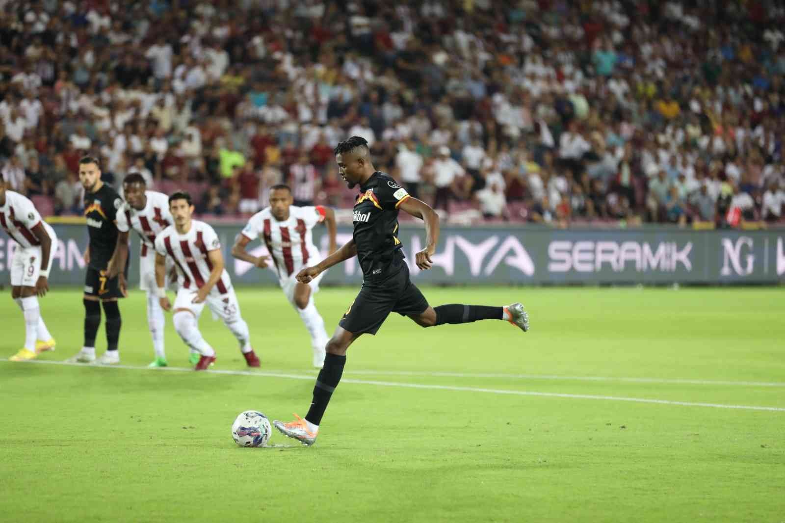 Bernard Mensah ilk golünü attı