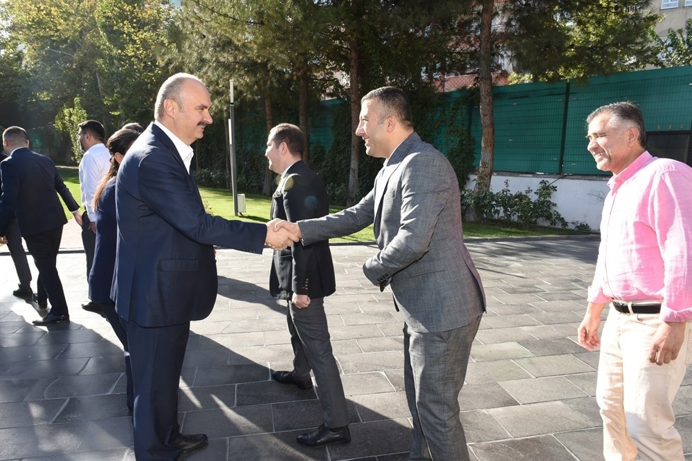 Vali Canalp, sağlık çalışanlarıyla bir araya geldi