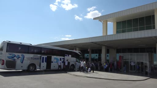 KYK’da barınacak üniversite öğrencileri otogar ve havalimanında karşılanarak yurtlara yerleştiriliyor