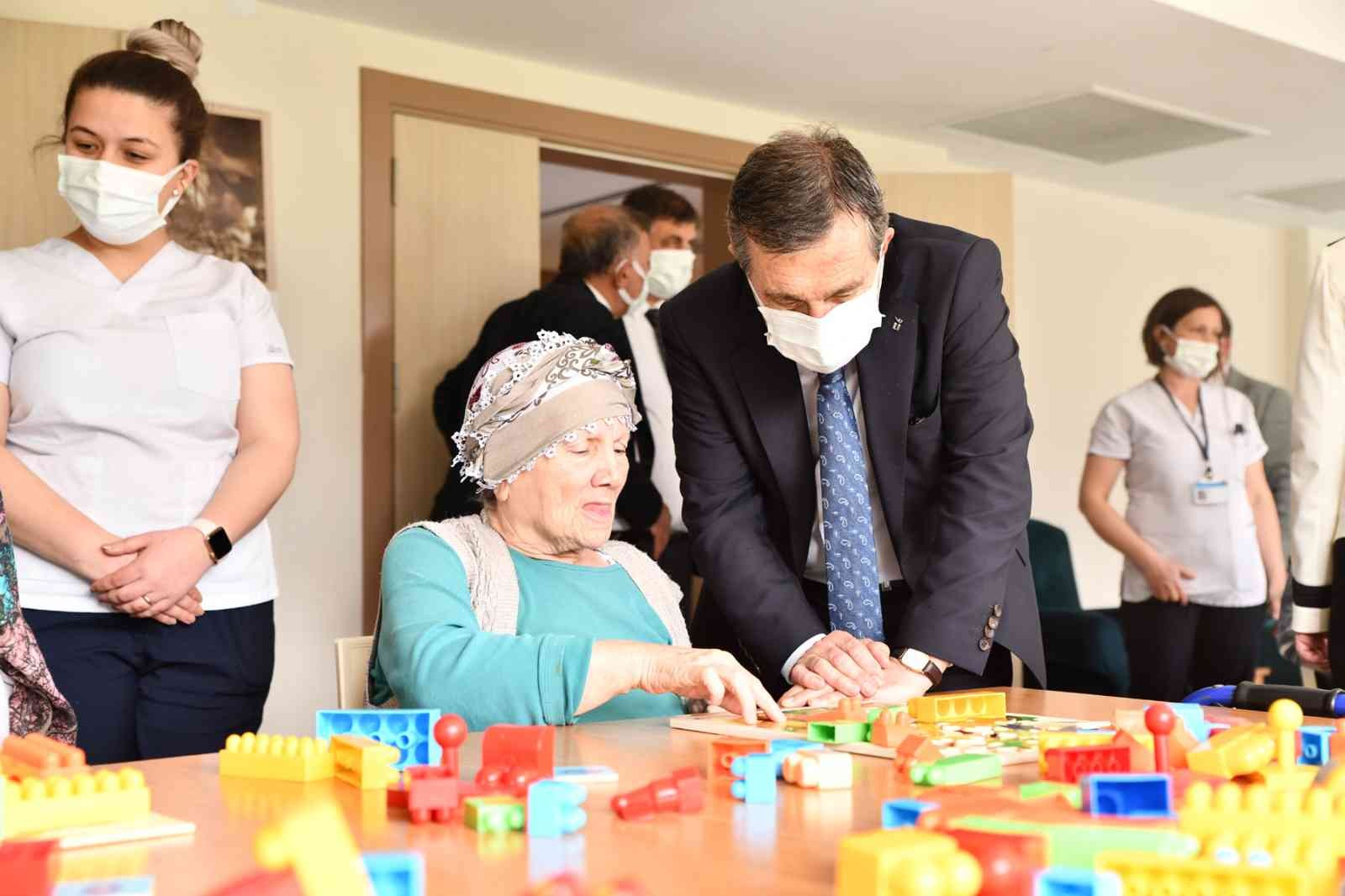 Tepebaşı Belediyesi alzheımer hastalarının yanında