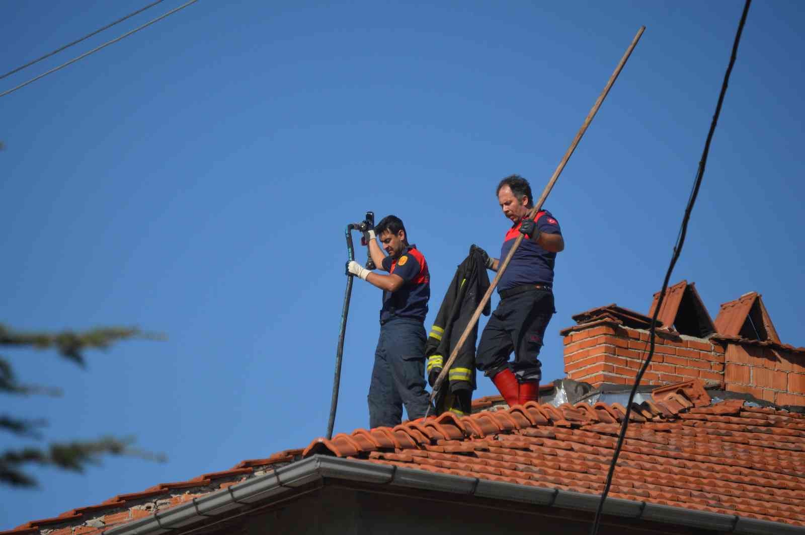 Tavşanlı’da çatı yangını