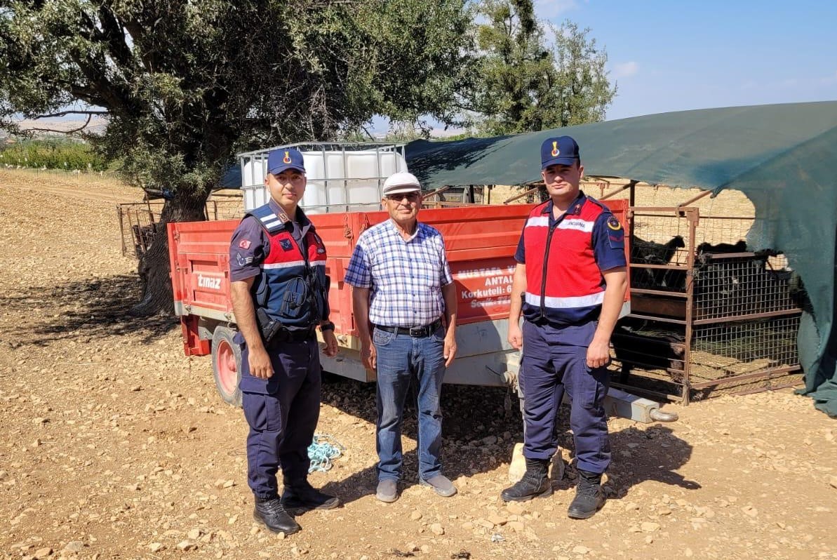 Korkuteli’de römork hırsızları yakalandı