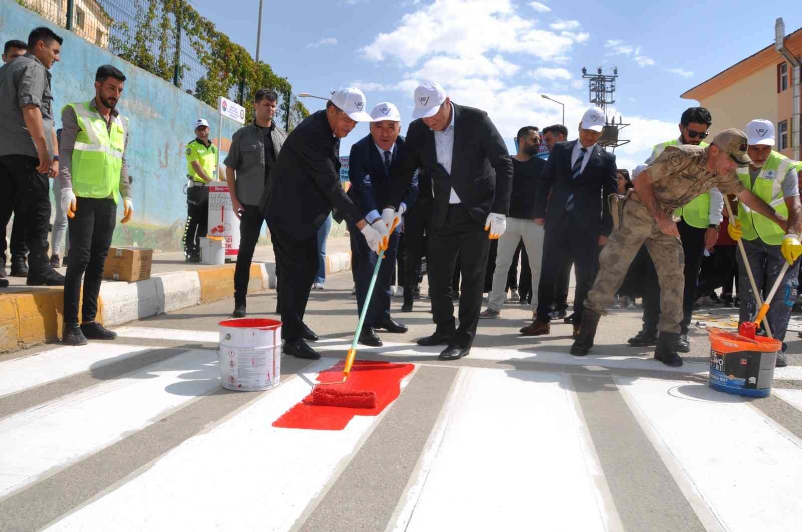 Şırnak’ta ’Yaya önceliği kırmızı çizgimizdir’ etkinliği