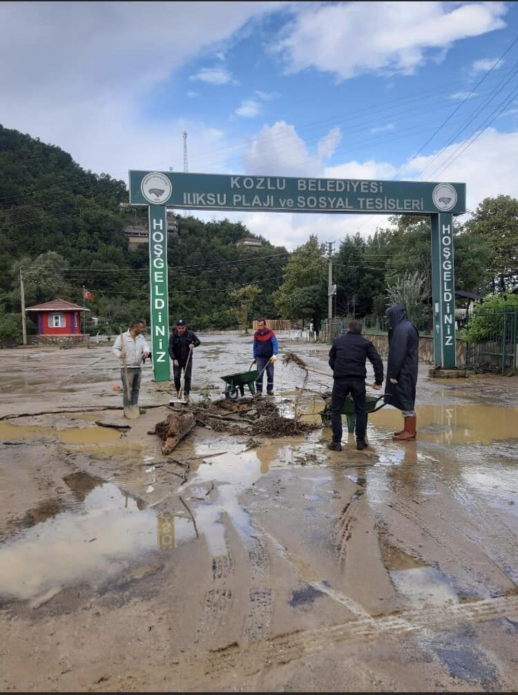 Dere taşkını sonrası ekipler çalışma başlattı