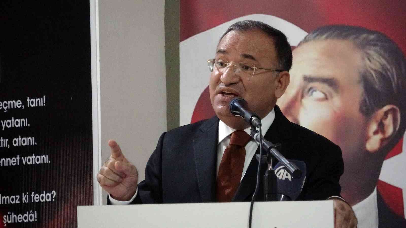 Bakan Bozdağ: “Türk milleti Türkiye’nin geleceğini sende nasıl görsün, sana nasıl umut bağlasın”