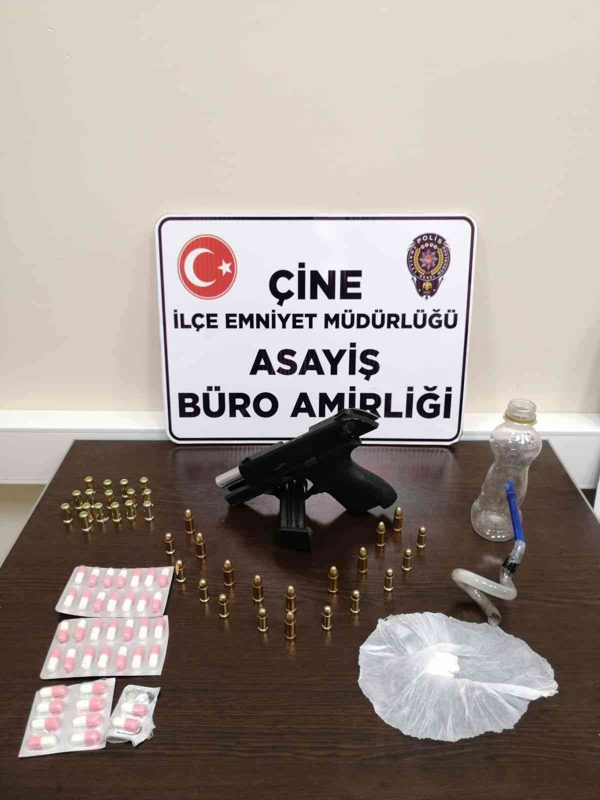 Şüphelenilen araçtan uyuşturucu ve ruhsatsız silah çıktı