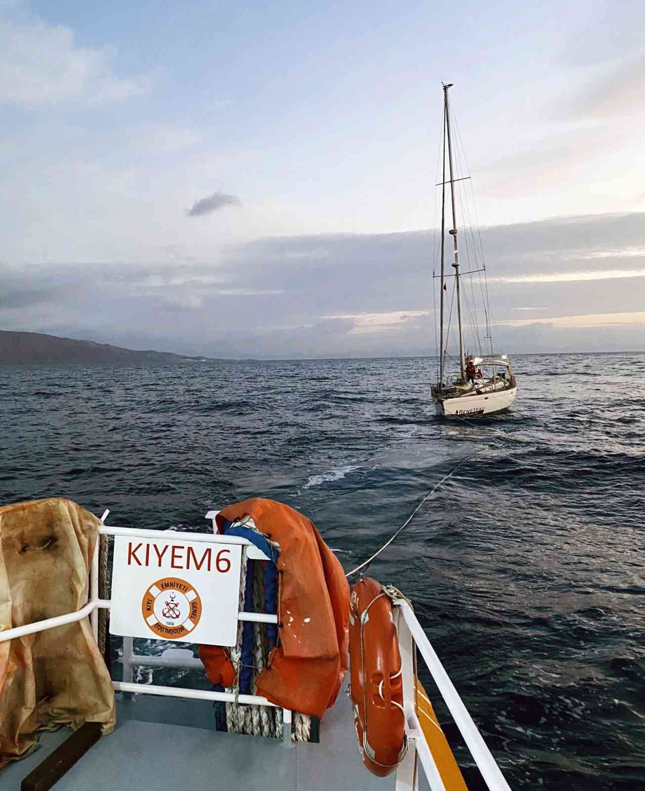 İstanköy adasına sürüklenen tekne kurtarıldı