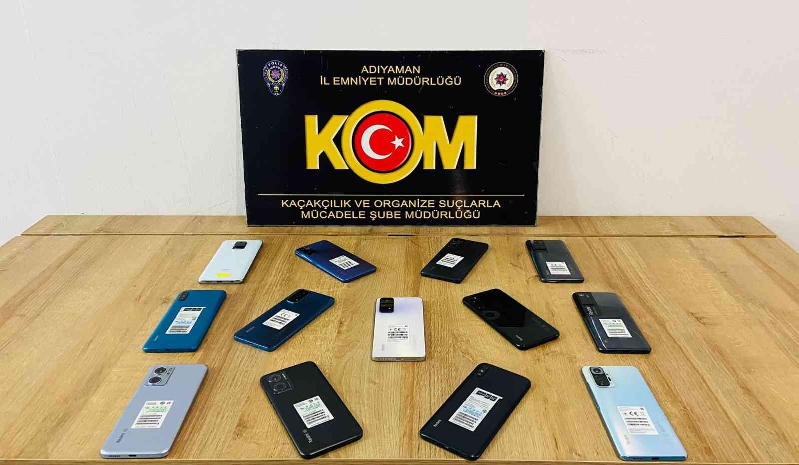 Kaçak cep telefonları ele geçirildi