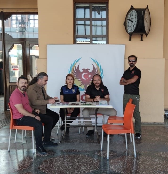 Malatya’da polislerden ‘El Ele Güvenli Geleceğe’ projesi