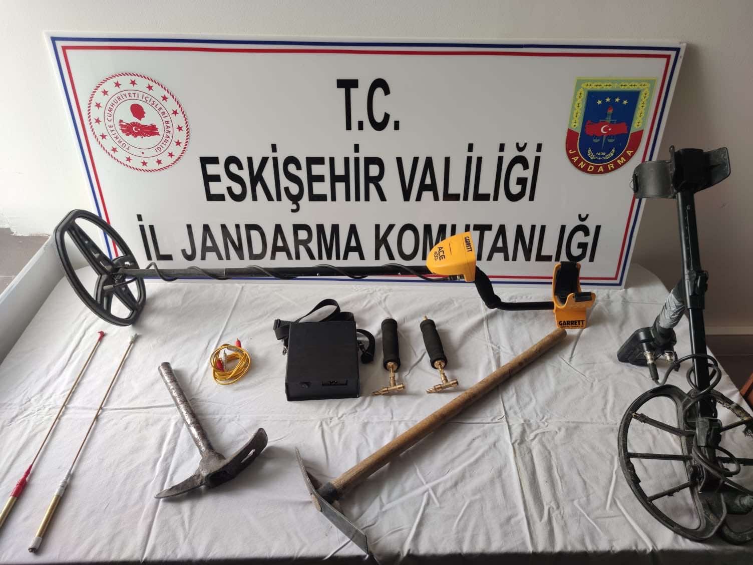 Kaçak kazı yapan 5 şahıs suçüstü yakalandı