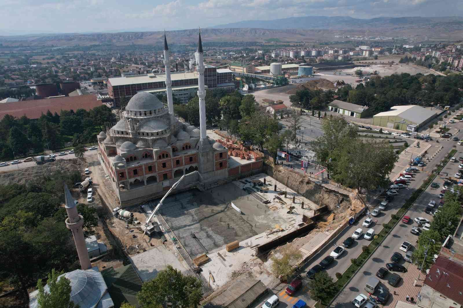 Suluova’da 300 araçlık kapalı otoparkın temeli atıldı