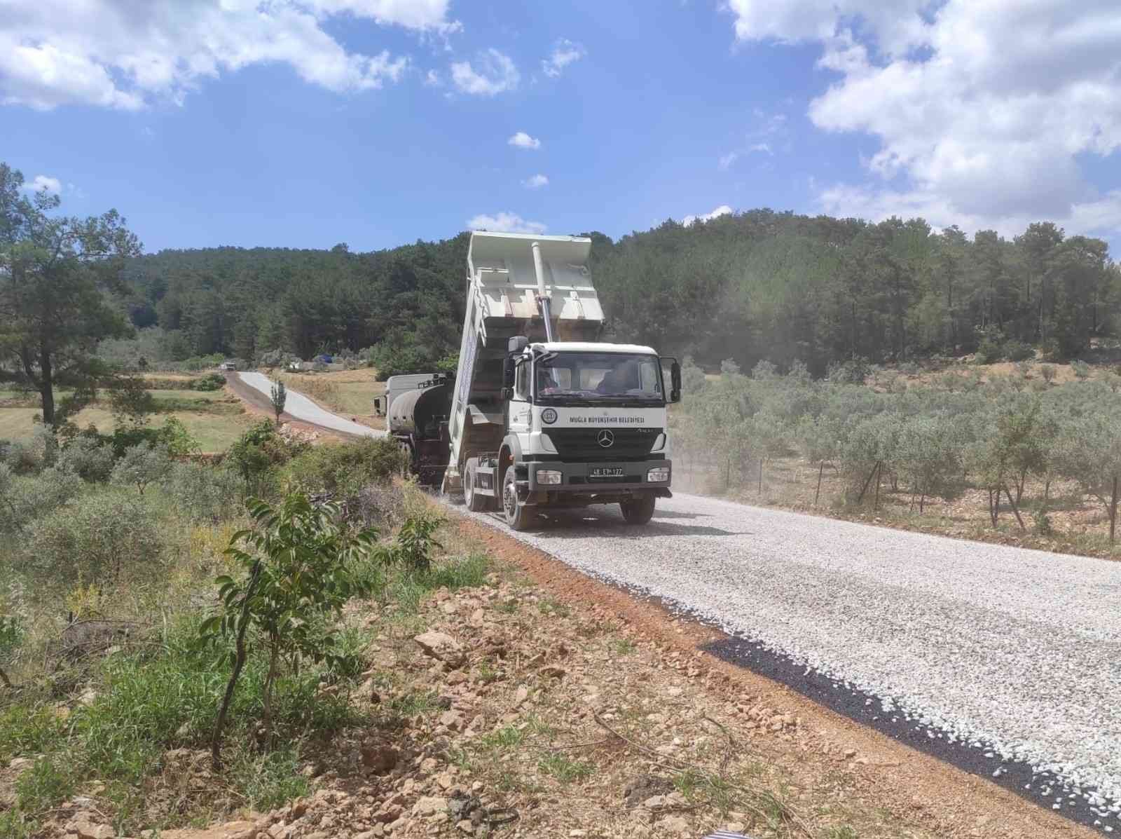 Büyükşehir Belediyesi kırsal mahalle yollarını yeniliyor