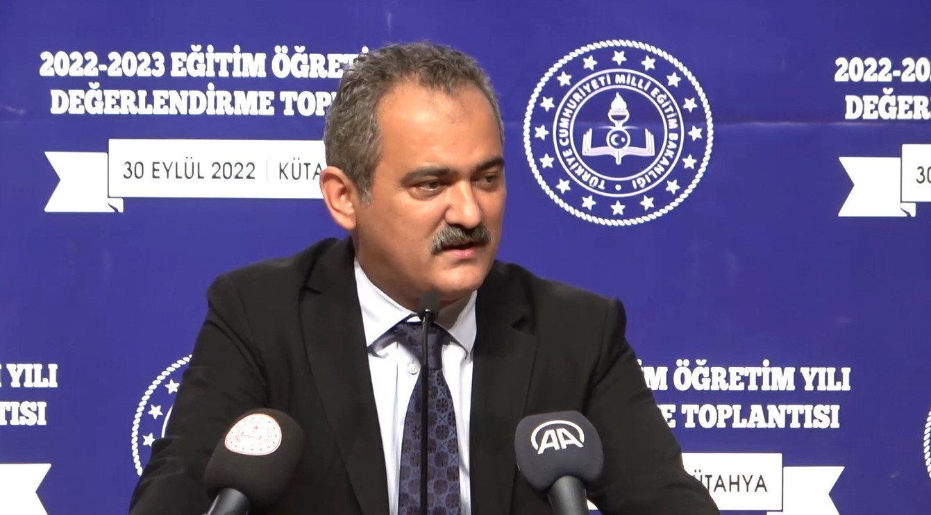 Bakan Özer: "Son 20 yılda eğitimin önündeki katsayı ve başörtüsü gibi antidemokratik engeller kaldırıldı"