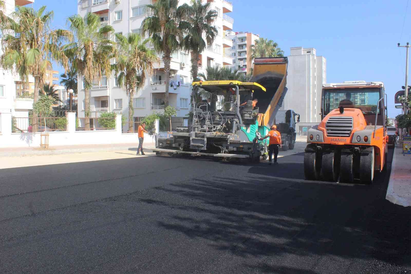 Mersin’de yol çalışmaları sürüyor