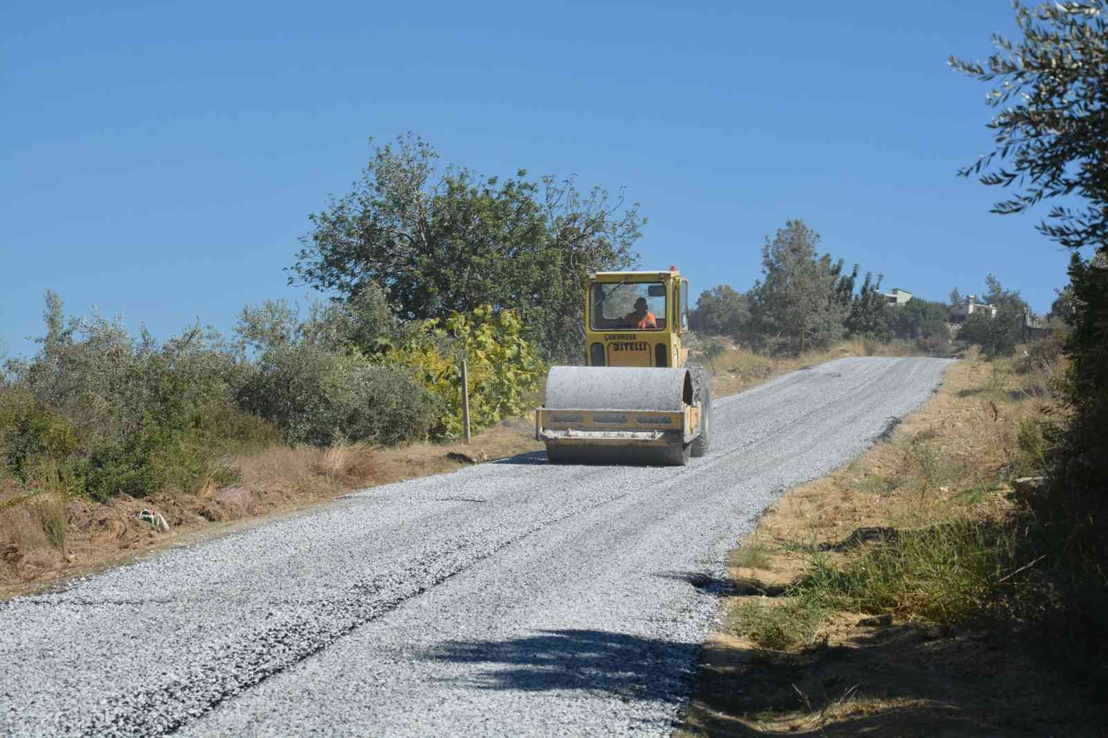 Mersin’de yol çalışması sürüyor