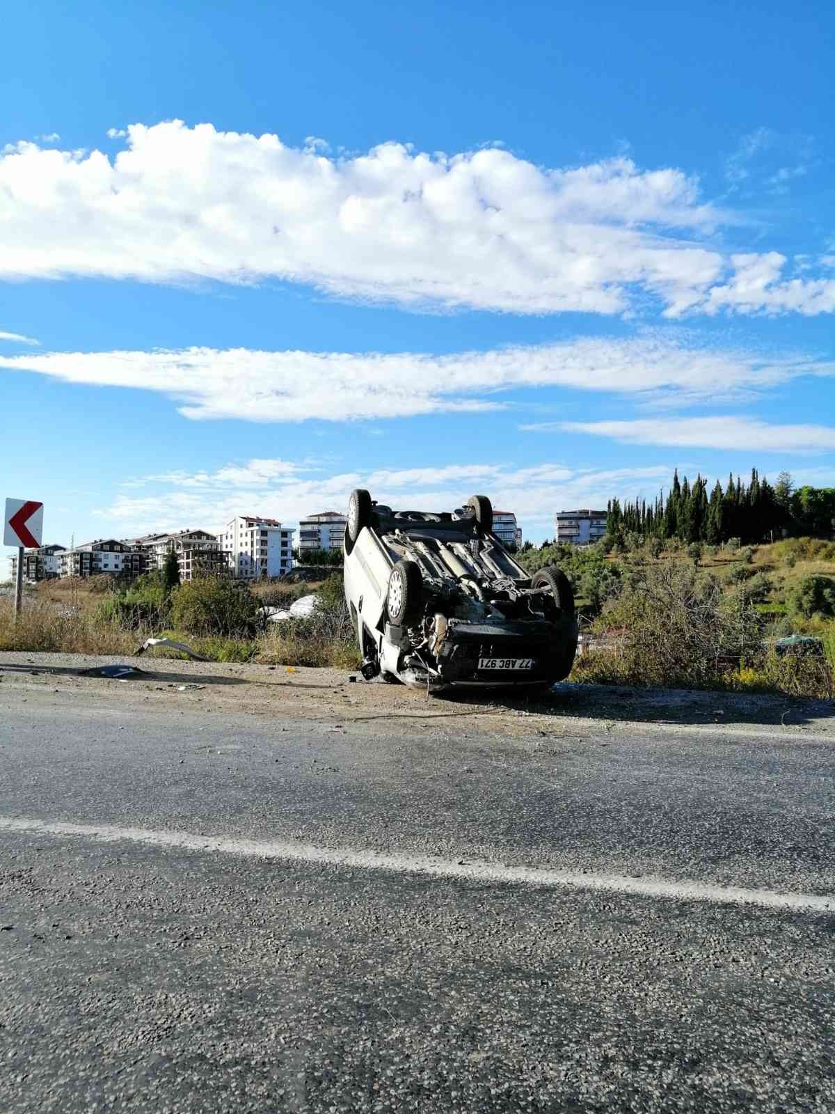 Yalova’da kamyonet takla attı: 3 yaralı