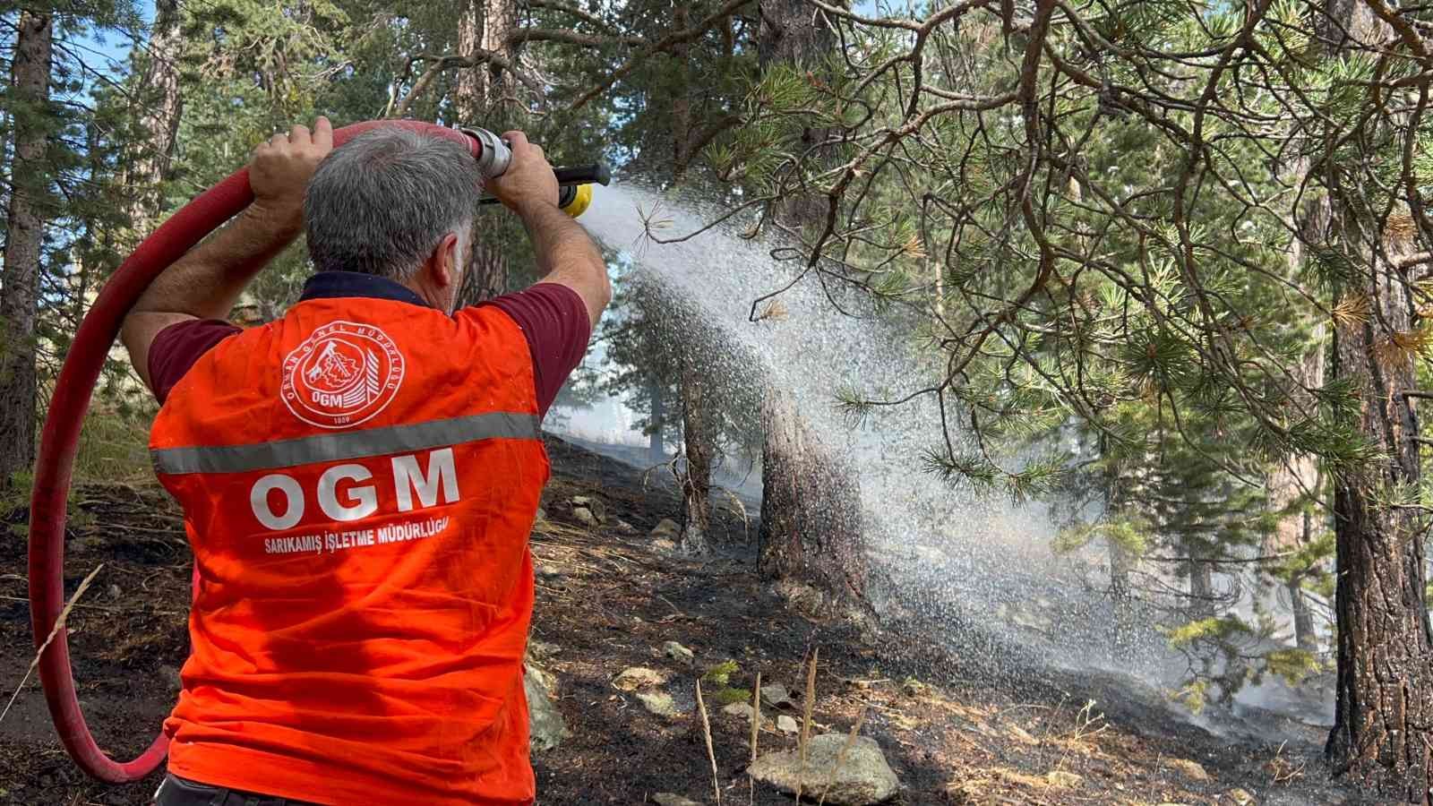 Sarıkamış’ta ormanlık alanda çıkan örtü yangını söndürüldü