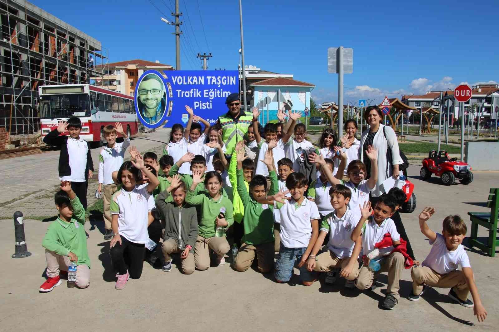 Yalova Belediyesi’nden çocuklara trafik eğitimi