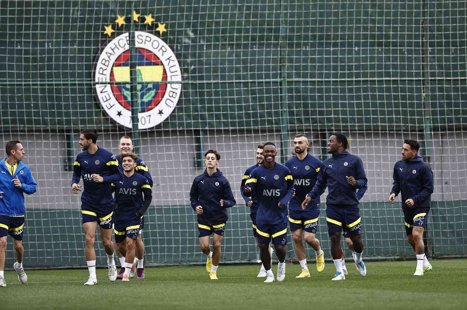 Fenerbahçe, AEK Larnaca maçı hazırlıklarını sürdürdü