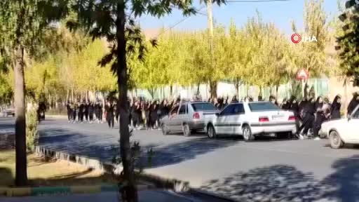 İran’daki Amini protestoları liselere sıçradı