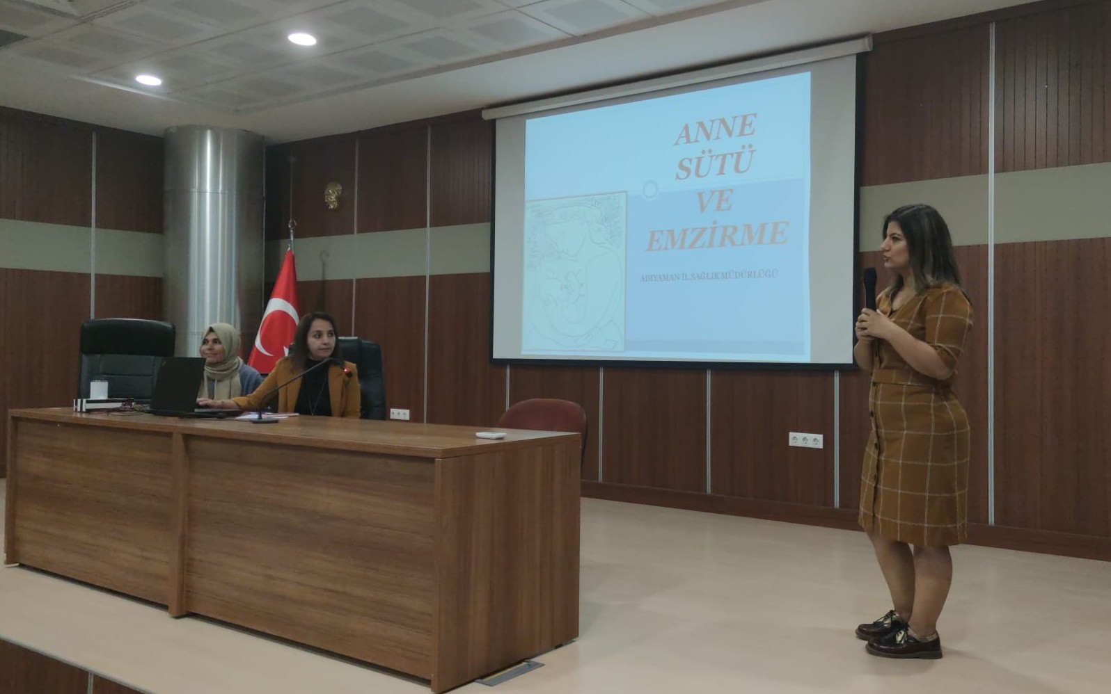 ‘Bebek Dostu’ adliyede emzirmenin önemi anlatıldı