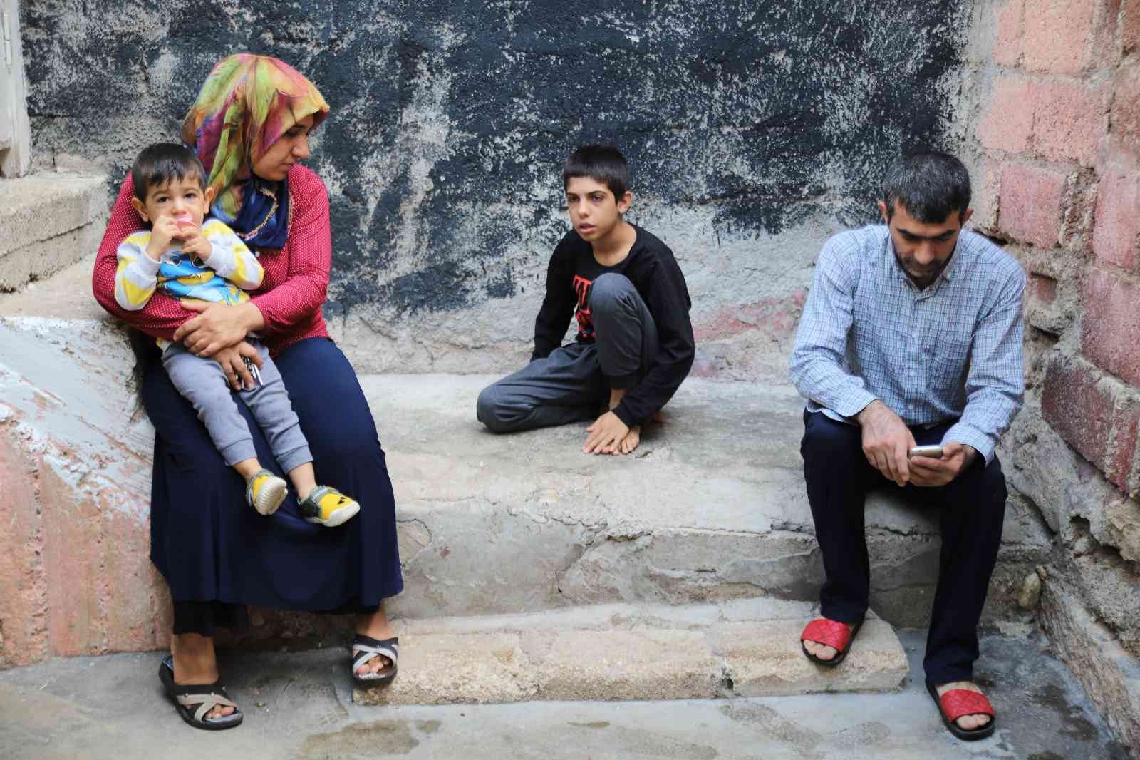 Çaresiz anne-baba otizmli çocuklarının eğitimi için destek istiyor