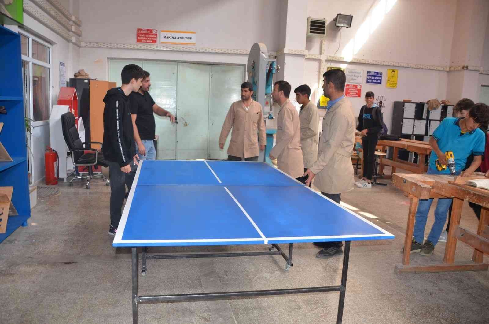 Muş’ta köy okulları için tenis masası üretimine başlandı