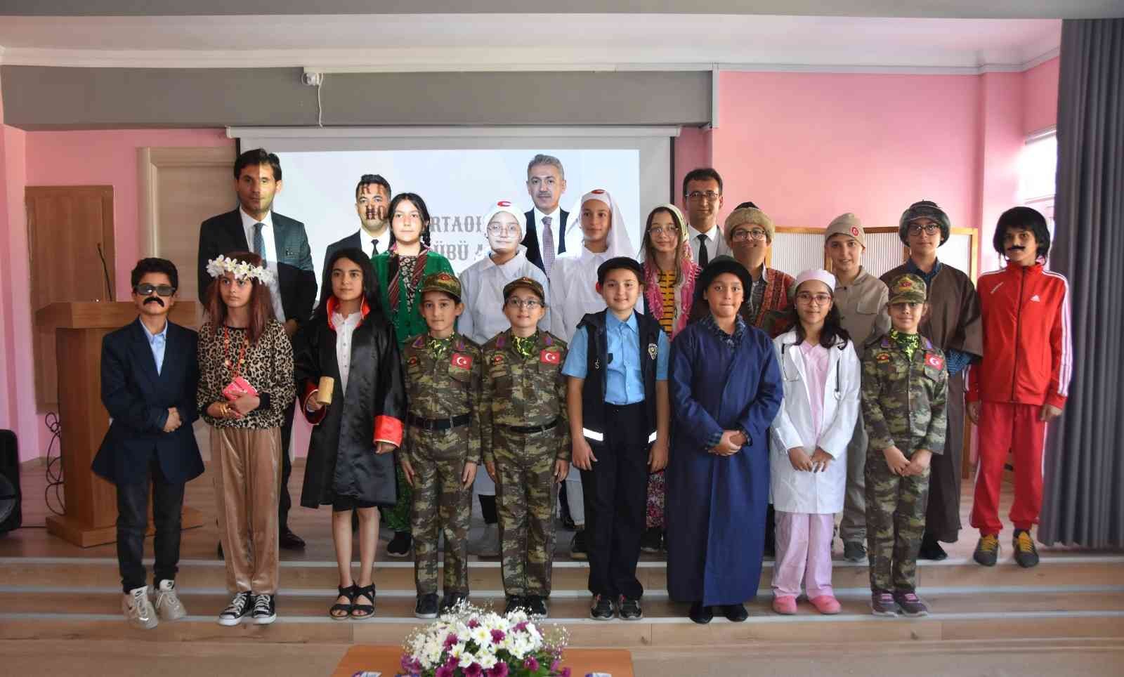 Vali Akkoyun, TOKİ Ortaokulu Çocuk Kulübü ve Etkinlik Atölyeleri açılışına katıldı