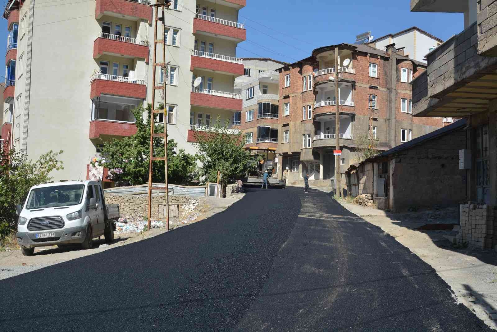 Hakkari’de asfalt çalışması