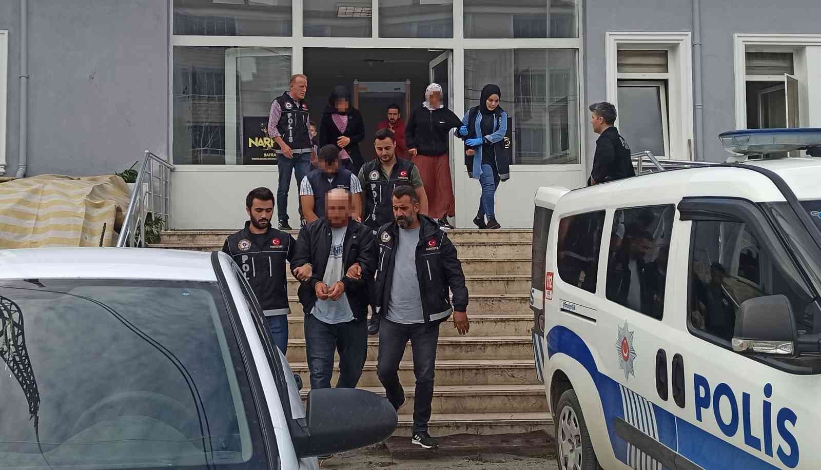 Bafra’da uyuşturucu operasyonunda gözaltına alınan 4 şahıs adliyede