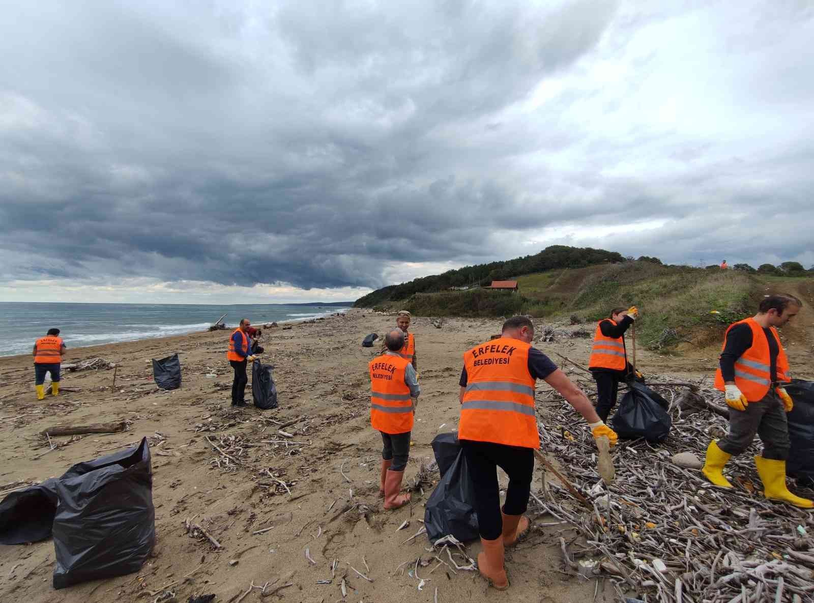 Sinop’ta plajdan temizlenen çöpler geri dönüşümde değerlendirildi