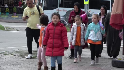 Tekkeköy’de zabıta okul önlerinde, çocuklar güvende