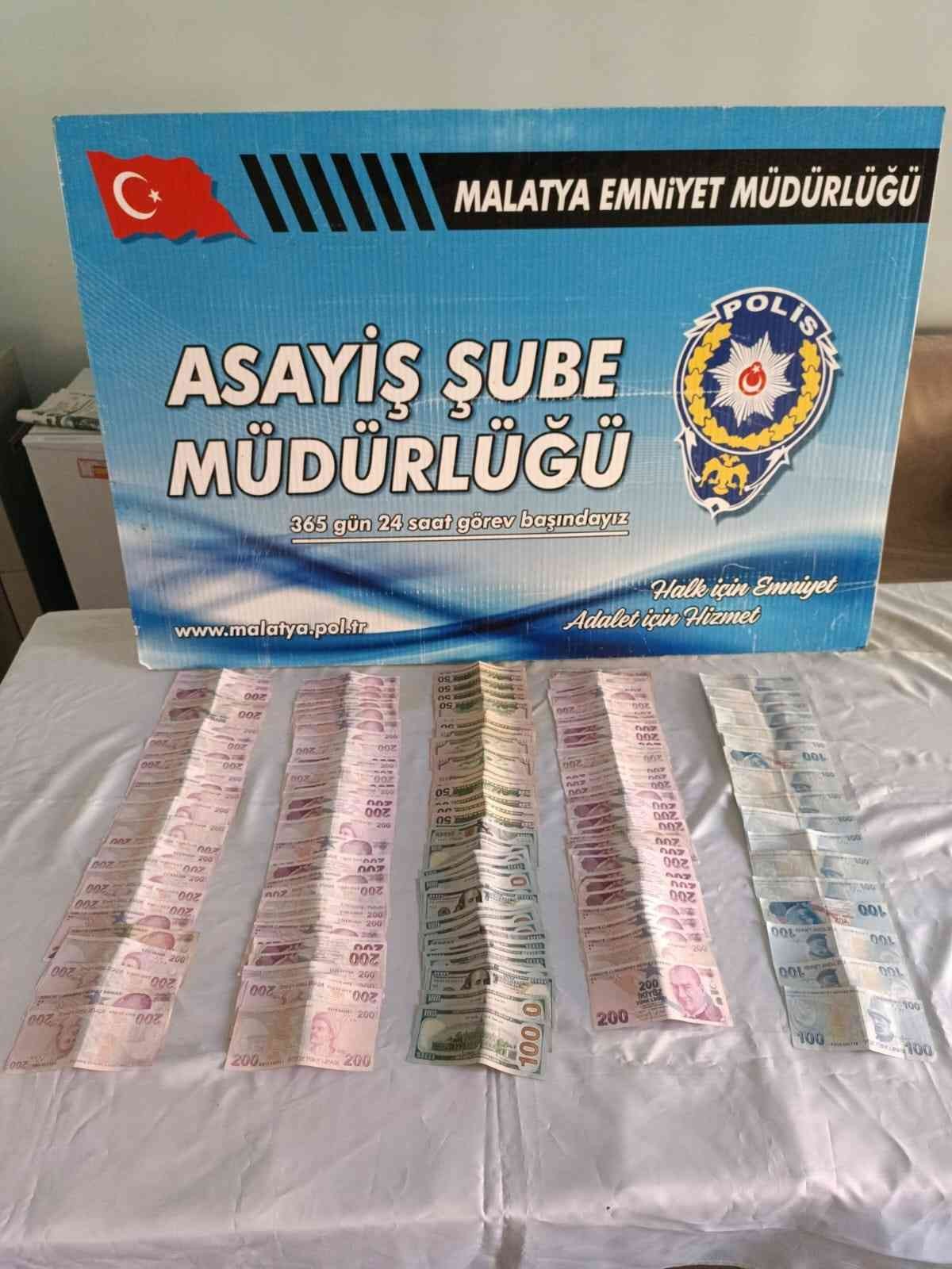 Çaldıkları parayı harcayamadan yakalandılar