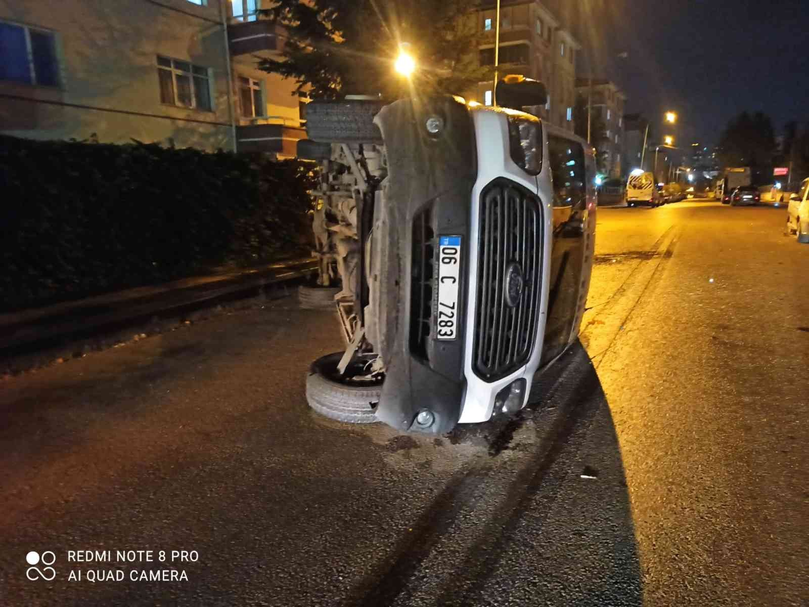Ankara’da minibüs ile otomobilin çarpıştığı kazada 1 kişi yaralandı