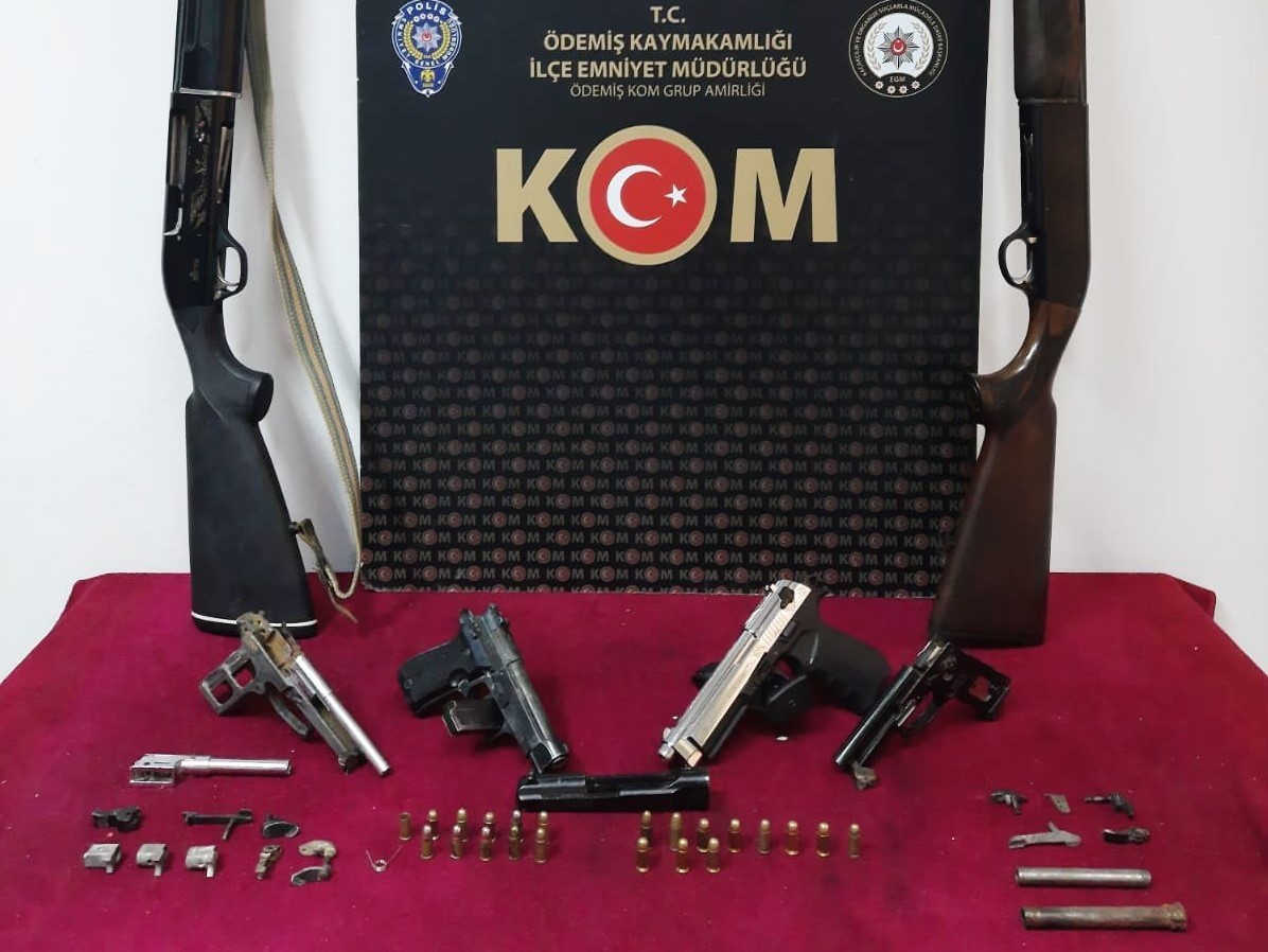 İzmir’de kuru sıkıdan tabanca yapan şüpheli yakalandı