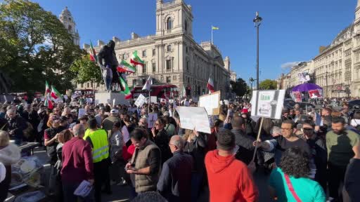 Londra’da Mahsa Amini için protesto