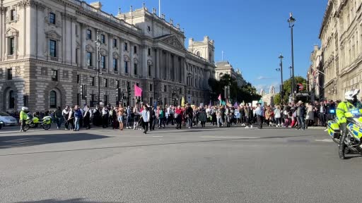 İngiltere’de çevrecilerden protesto