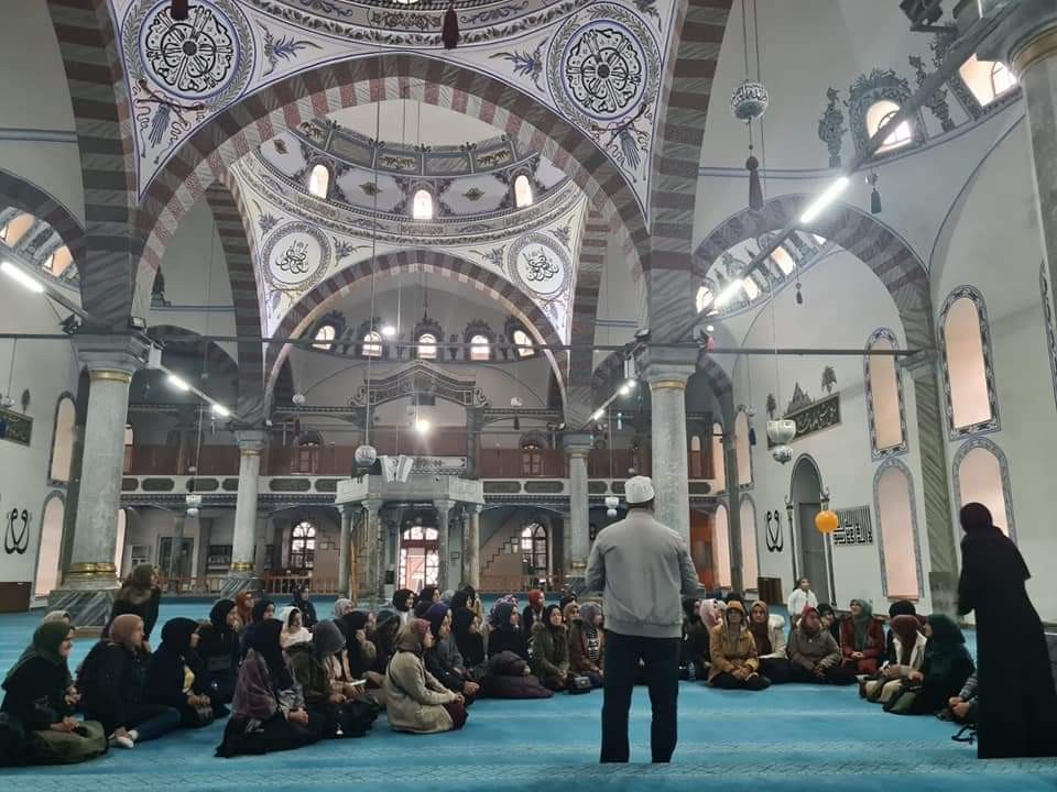 Camilerde ve manevi mekanlarda buluştular