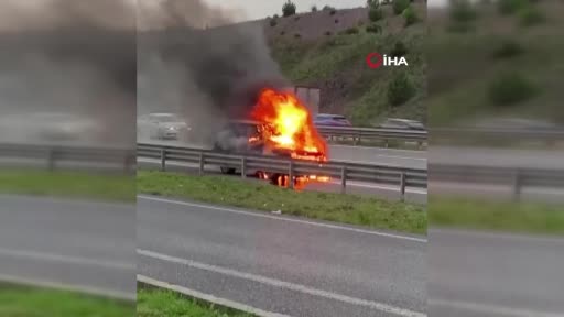 "Patlamasını bekliyoruz" diyerek alev alev yanan cipi kayda aldı