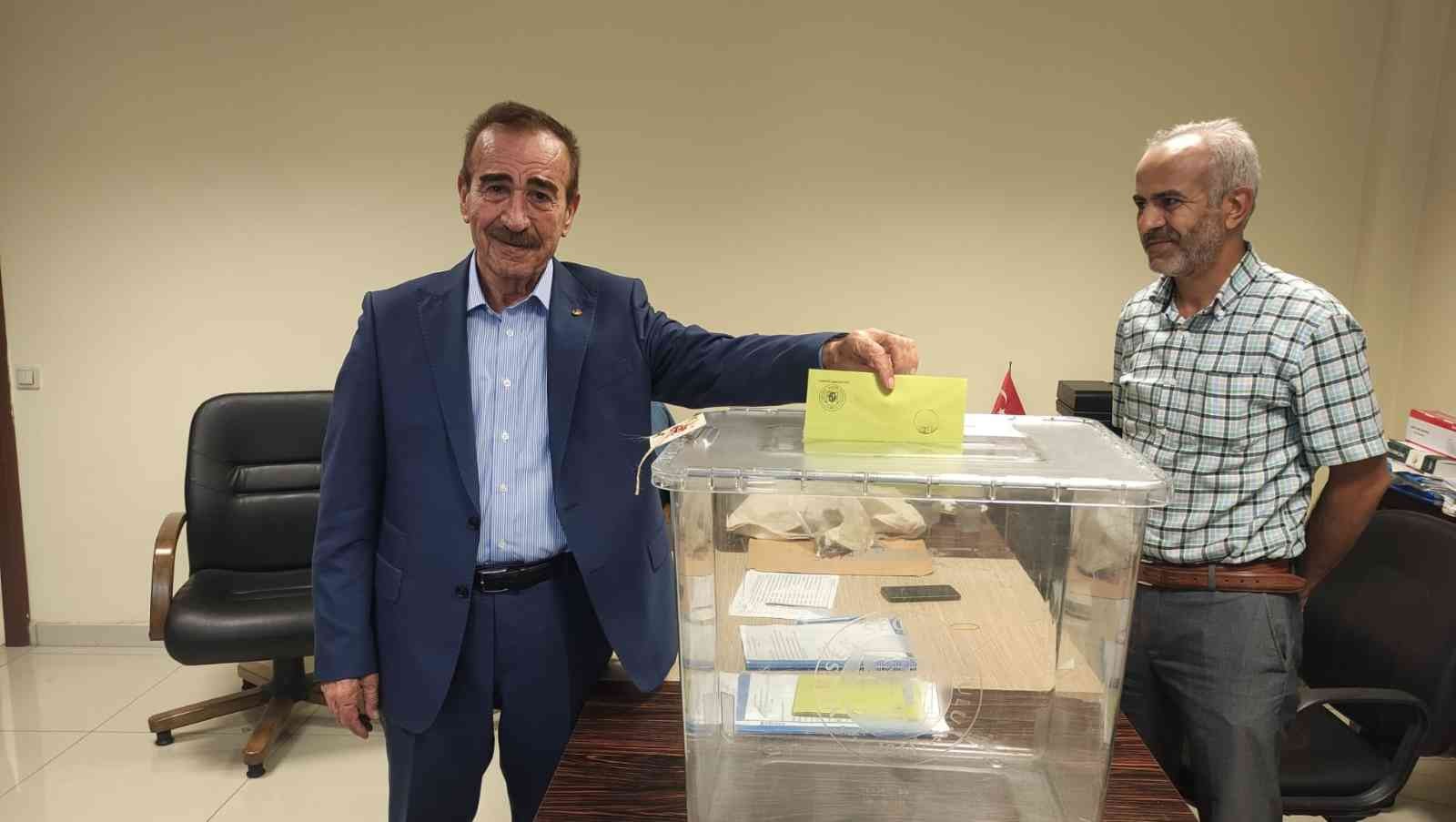 Ticaret Borsası Yönetim Başkanı Mahmut Fırat oldu
