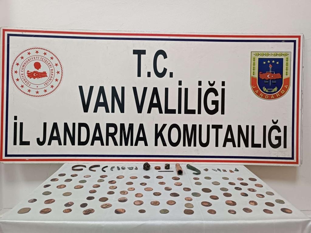 Van’da 85 adet sikke ve 22 adet obje ele geçirildi