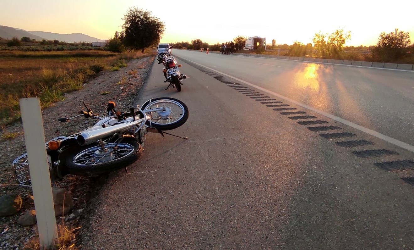 Devrilen motosikletin sürücüsü yaralandı