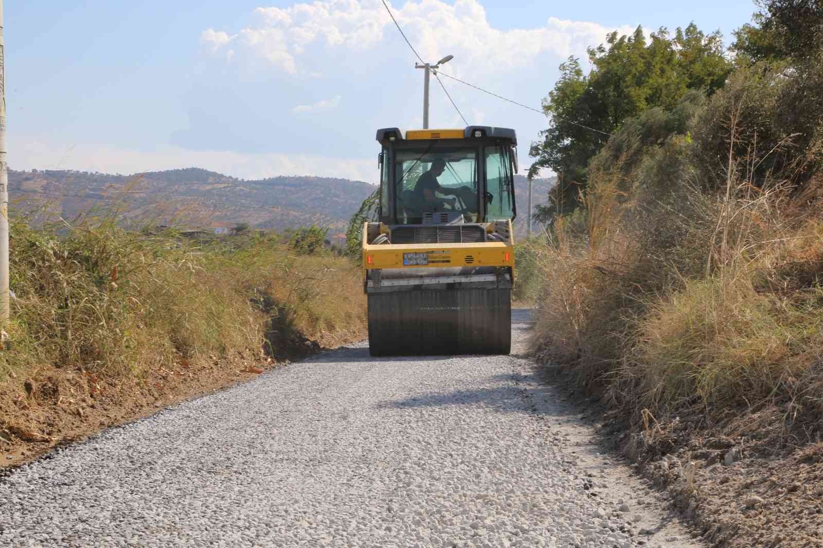 Efeler Belediyesi, ova yollarında asfalt çalışmalarını sürdürüyor