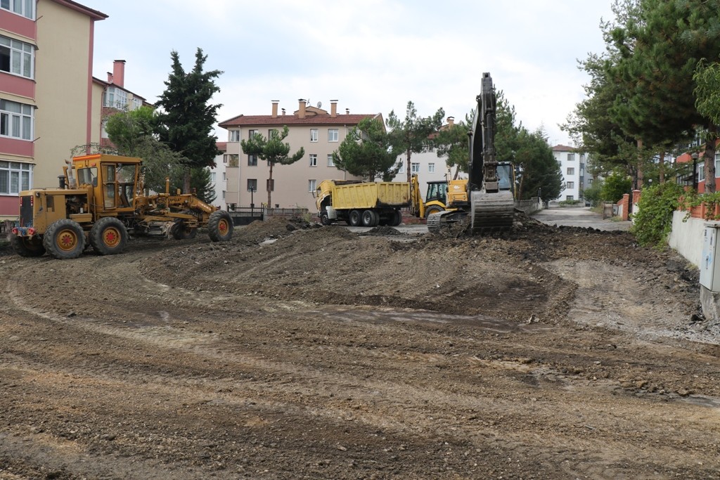 Asfaltlama çalışmaları Emek Mahallesi’nde sürüyor