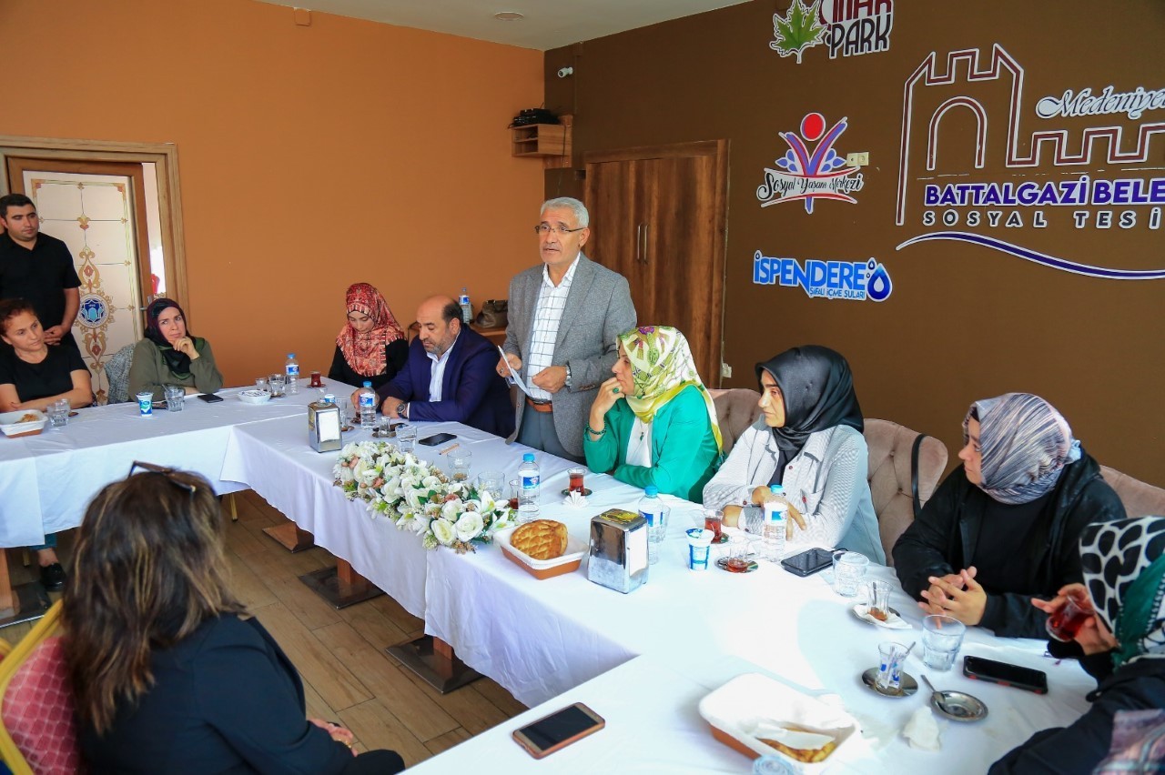 STK’ların kadın temsilcilerinden hizmetlere tam not