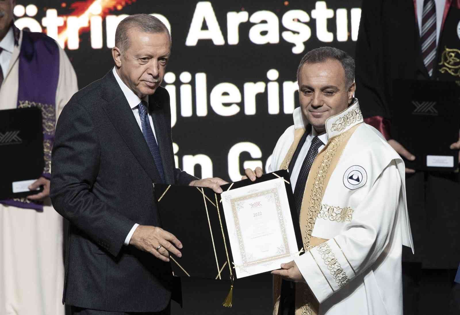 Cumhurbaşkanı Recep Tayyip Erdoğan’dan ERÜ’ye ödül