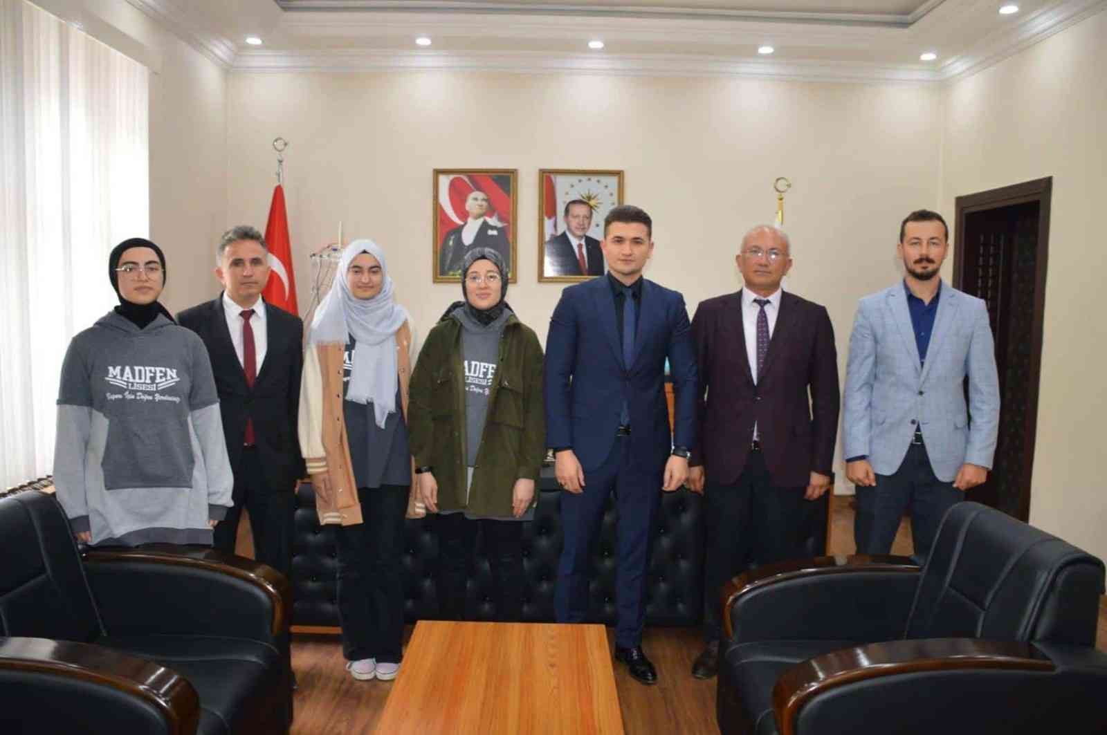Kaymakam Kazar Serum Haber Sistemi (SeHaS) ile Türkiye 3’üncüsü olan öğrencileri kabul etti.