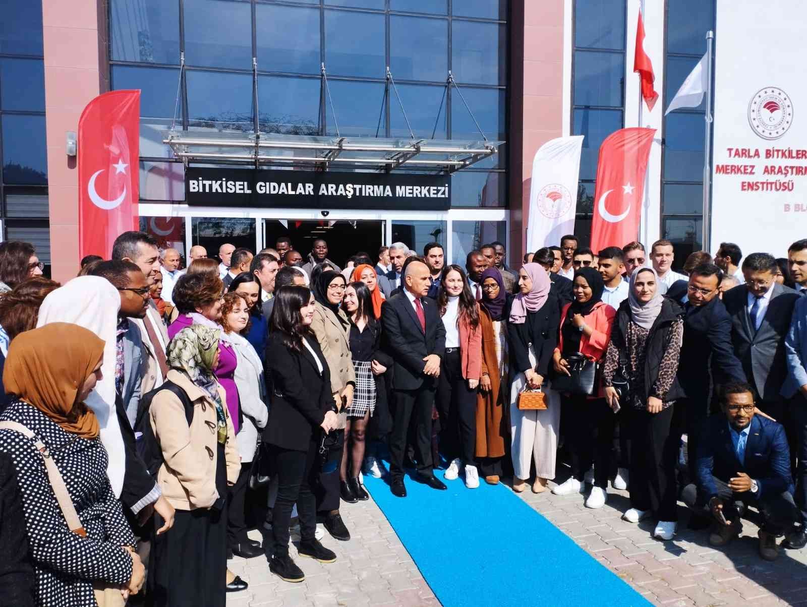 Bakan Kirişci Türkiye’de öğrenim gören yabancı öğrencilerle bir araya geldi