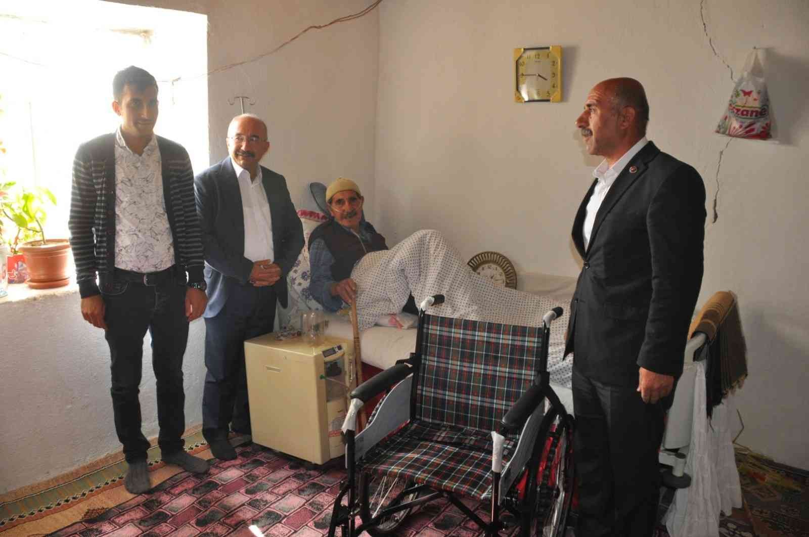 TümBulSevDer Bulanık’ta 54 tekerlekli sandalye dağıttı