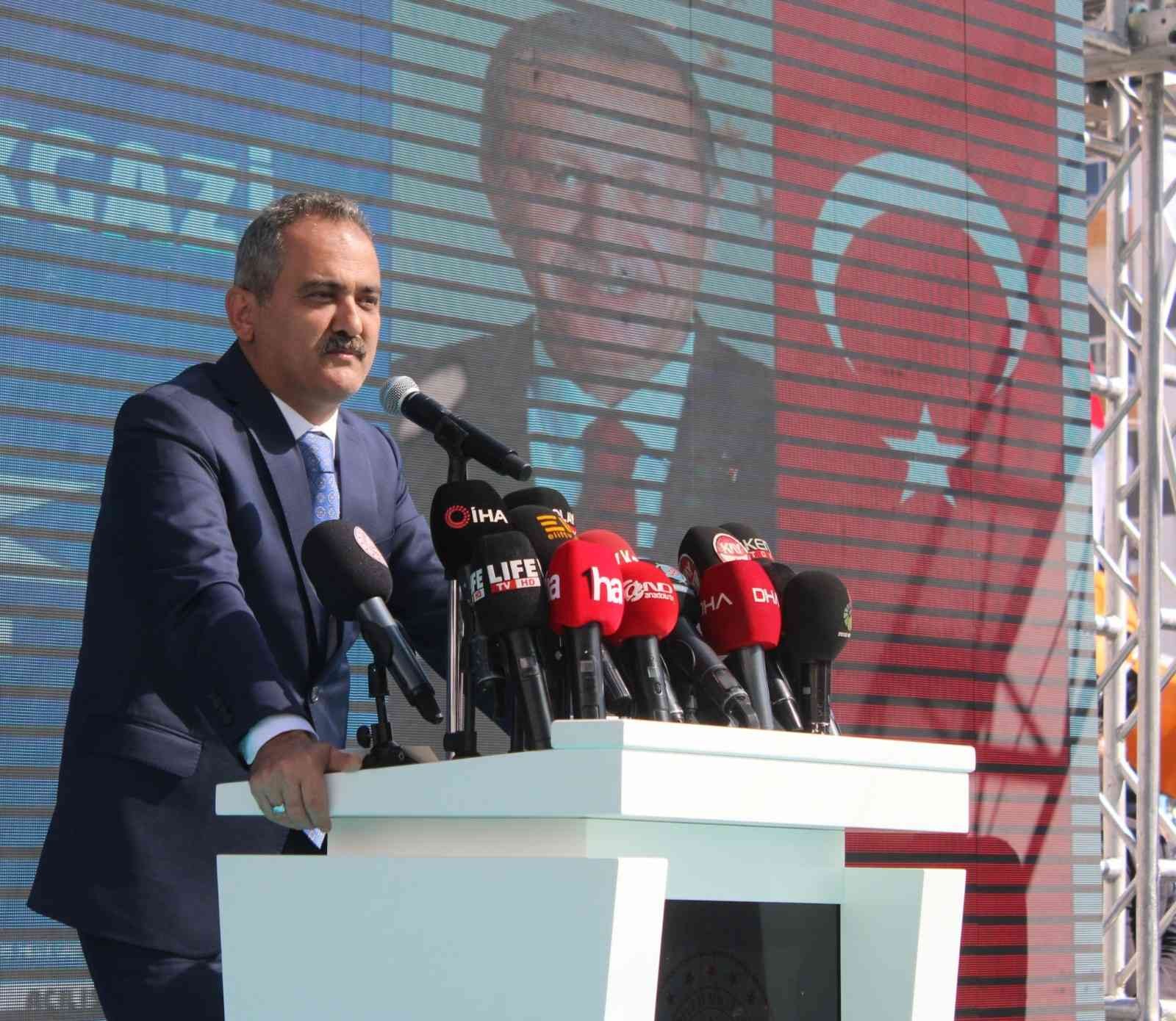 Bakan Özer: "Eğitim sistemimiz 150’ye yakın ülkenin nüfusundan çok daha büyük"